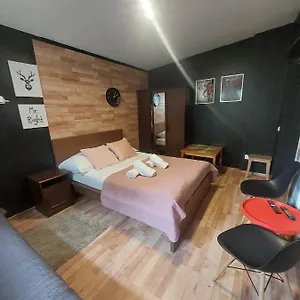 https://funky-garage-studio-straganiarska.gdanskhotel.org